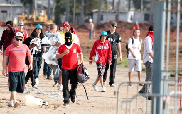 Invasão Torcida do Internacional (Foto: Wesley Santos / Gazeta Press)