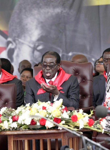 O presidente do Zimbábue, Robert Mugabe, celebra o seu aniversário em um evento neste sábado (28). Mugabe completou 91 anos no último dia 21