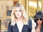 Khloe Kardashian investe em look sexy para fazer compras nos EUA