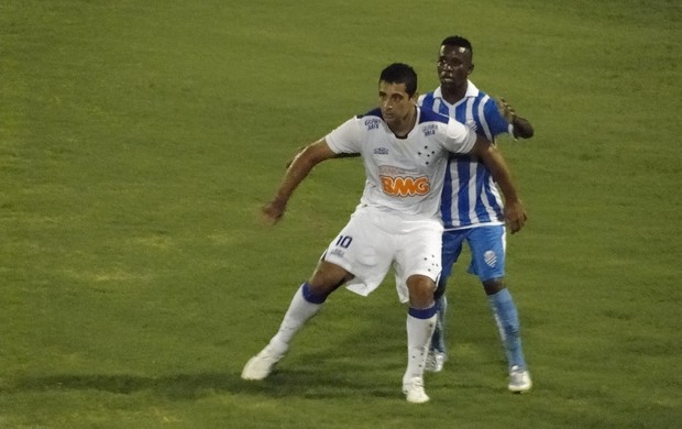 Diego Souza abriu o marcador no Rei Pelé (Foto: Marco Antônio Astoni / Globoesporte.com) Diego Souza abriu o marcador no Rei Pelé (Foto: Marco Antônio Astoni / Globoesporte.com)