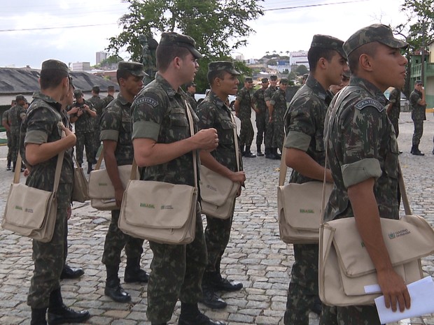 Homens foram treinados e receberam kits para auxiliar os agentes de endemias no combate ao mosquito (Foto: Reprodução/TV Paraíba)