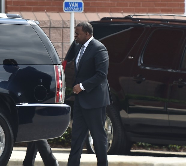 O prefeito de Atlanta, Kasim Reed, vai ao funeral de Bobbi Kristina (Foto: Paras Griffin / GETTY IMAGES NORTH AMERICA / AFP)