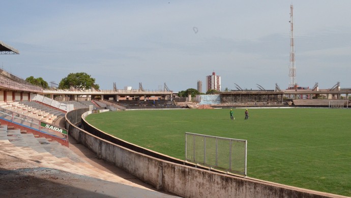 Estádio Colosso do Tapajós passa por últimos ajustes antes da abertura do Parazão 2016 (Foto: Dominique Cavaleiro/ GloboEsporte.com)
