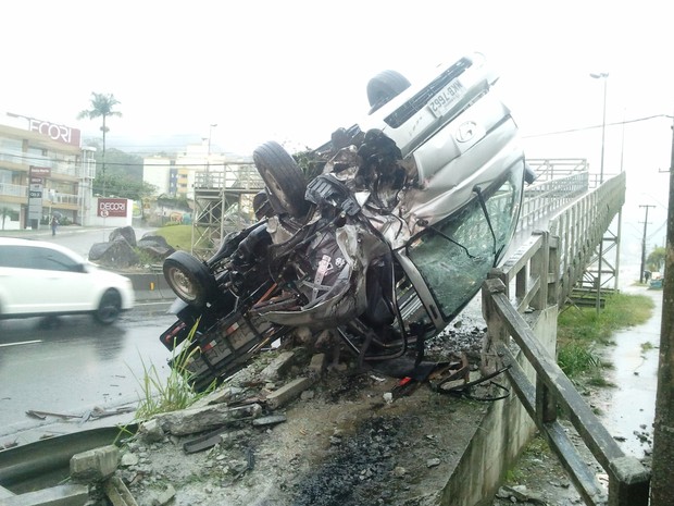 Acidente ocorreu na SC-401, em Florianópolis (Foto: Guilherme Marques/RBS TV)