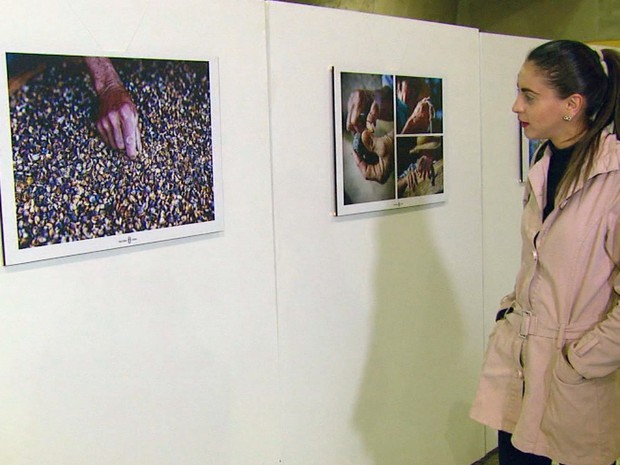 Devoção, café e o povo são as essências das fotografias da mostra em Itajubá (Foto: Reprodução EPTV)