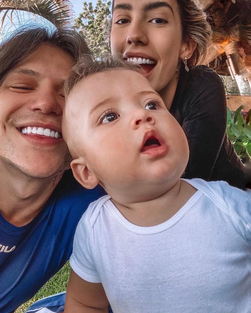 Gabi Brandt e Saulo Poncio com o filho Davi (Foto: Reprodução/Instagram) Gabi Brandt e Saulo Poncio com o filho Davi (Foto: Reprodução/Instagram)