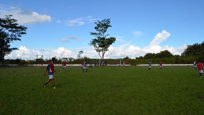 Ji-Paraná apresenta novo lateral direito (Foto: Mônica Santos)