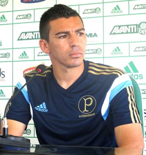 Lúcio cobra empenho no Palmeiras: 