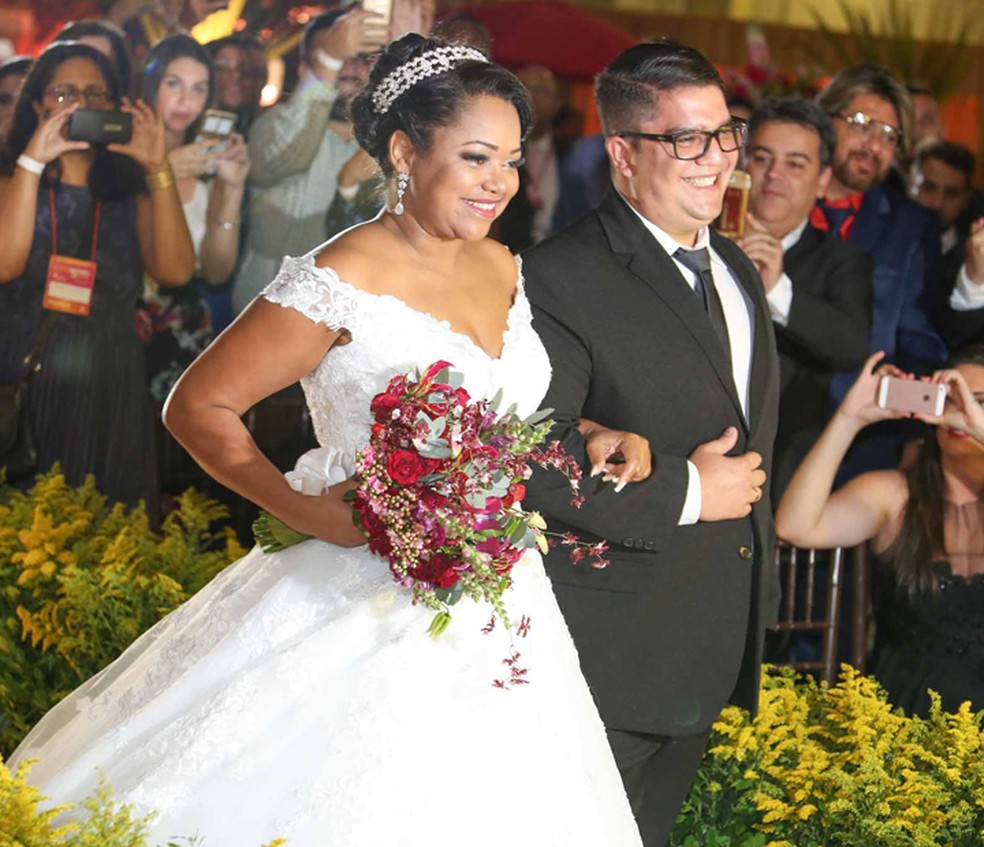 Lá vem a noiva toda de branco... (Foto: Foto: Johnny Keppk)