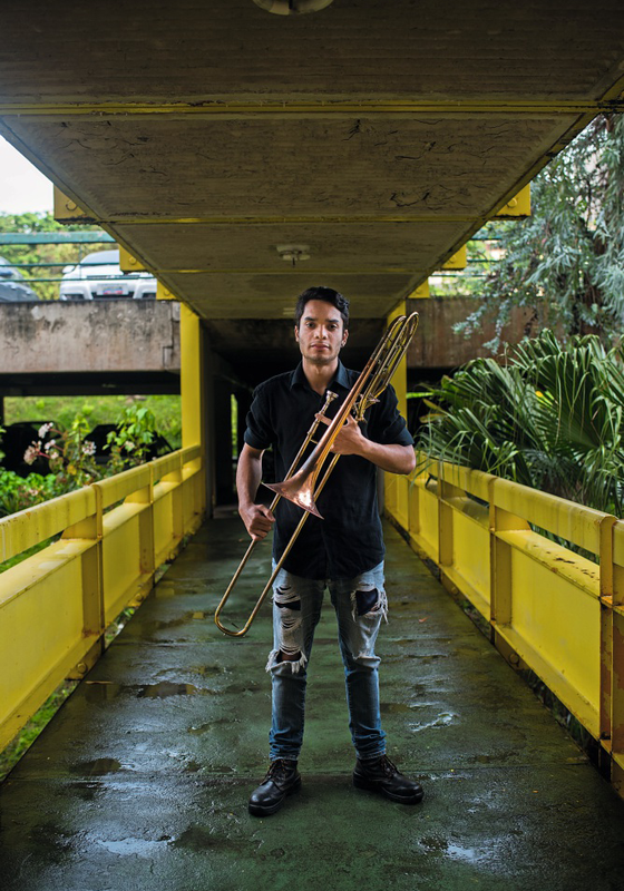 Jesus Alberto Guerrero Lugo,21 anos ,trompetista em Caracas ,integrante do Sistema de Orquestras Nacional Juvenis e Infantis (Foto: Manaure Quintero/ÉPOCA) Jesus Alberto Guerrero Lugo,21 anos ,trompetista em Caracas ,integrante do Sistema de Orquestras Nacional Juvenis e Infantis (Foto: Manaure Quintero/ÉPOCA)