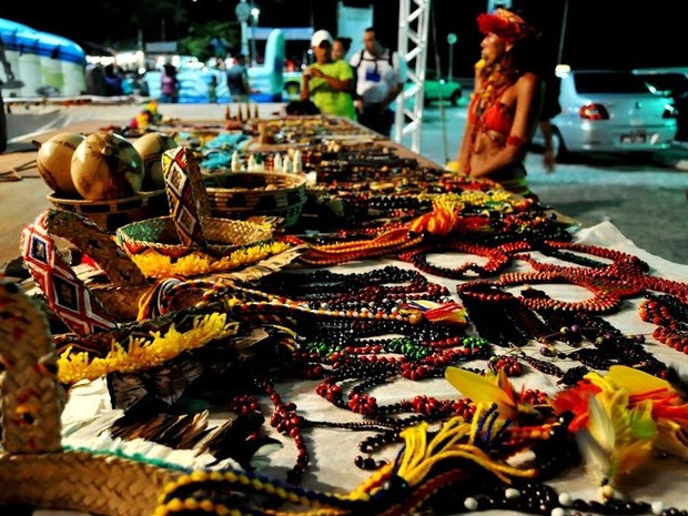 Turistas podem adquirir o artesanato produzido pelos índios na própria aldeia. (Foto: Hadja)