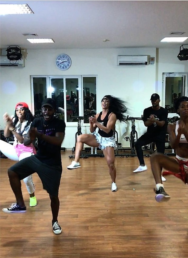 Gracyanne Barbosa participa de evento de dança na Angola (Foto: R2assessoria)