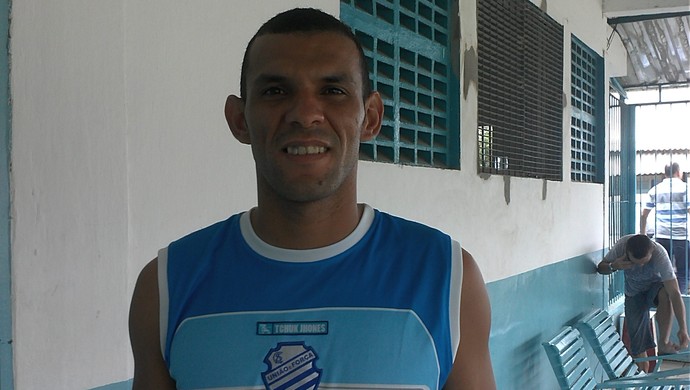 Zagueiro Adalberto, do CSA (Foto: Caio Lorena / Globoesporte.com)