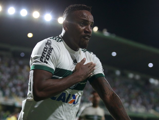 Cléber Reis comemora gol da vitória contra o Flamengo