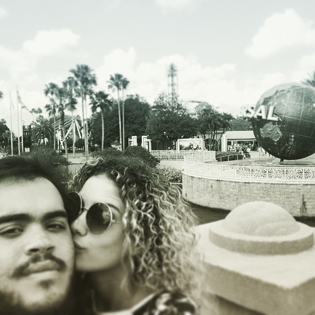 Francisco Gil com a namorada, Laura Fernandez (Foto: Reprodução/Instagram)