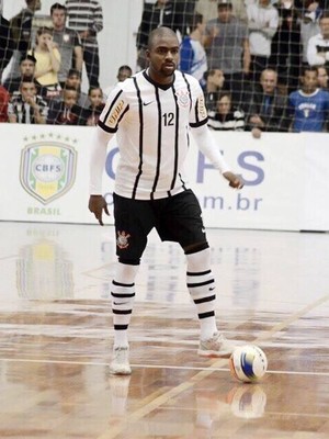 Jovem ala quer realizar sonho de título no futsal ao lado de Neto no Timão