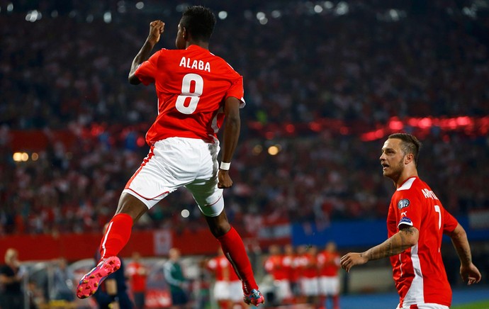 David Alba comemora seu gol contra a Suécia (Foto: Reuters)