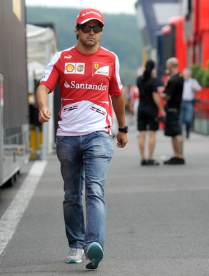 Felipe Massa no paddock de Spa-Francorchamps, na Bélgica (Foto: Reuters)