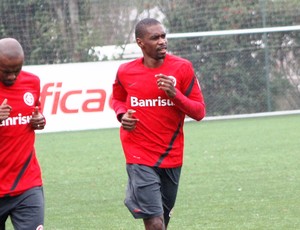 Kleber e Juan fazem tratamento no CT do Parque Gigante (Foto: Diego Guichard / GLOBOESPORTE.COM)