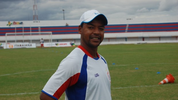 Marcelo Sergipano, como treinador do Itabaiana (Foto: Glauco Vinícius)