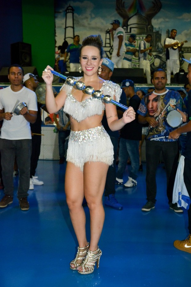 Bruna Fonseca cai no samba na Vila Maria (Foto: Eduardo Graboski/Divulgação)
