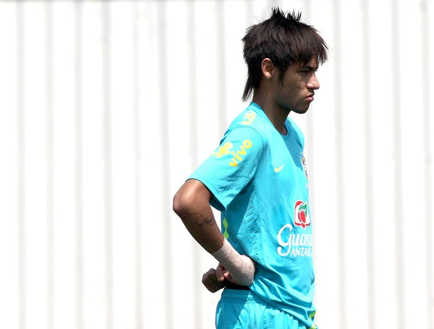 Neymar no treino da seleção brasileira (Foto: Mowa Press)