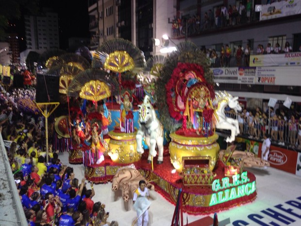 Aliança, carnaval Joaçaba (Foto: Lucas Neves/RBS TV) Aliança, carnaval Joaçaba (Foto: Lucas Neves/RBS TV)