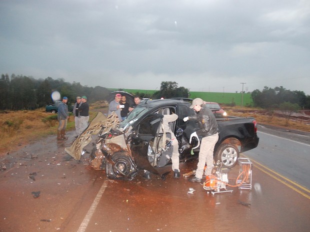 G Motorista Morre Em Colis O Entre Duas Caminhonetes Em Tr S De Maio