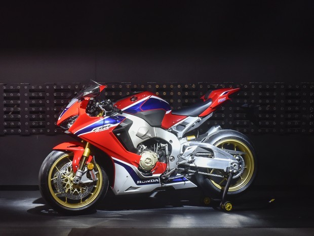 Cbr 1100 rr on sale