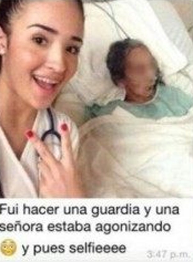 Estudante de medicina provocou polêmica ao fazer selfie com mulher doente (Foto: Reprodução/Facebook) Estudante de medicina provocou polêmica ao fazer selfie com mulher doente (Foto: Reprodução/Facebook)