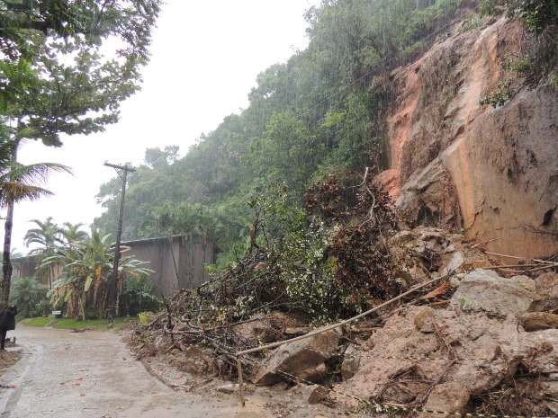 Chuva afeta quatro bairros em São Sebastião, no litoral norte de SP (Foto: Ricardo Faustino/PMSS)