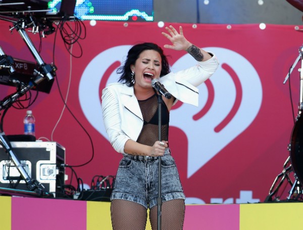 Demi Lovato tem um namorado, mas revelou estar aberta a todo tipo de experiência (Foto: Getty Images)