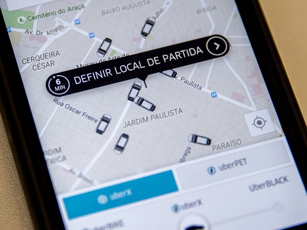 Tela do aplicativo de celular Uber em São Paulo, na região da Avenida Paulista (Foto: Marcelo Brandt/G1)