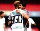 Neymar e Pato: encontro em vias opostas (Marcos Ribolli / Globoesporte.com)