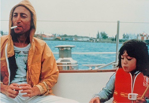 John Lennon e o filho, Sean Lennon (Foto: Reprodução) John Lennon e o filho, Sean Lennon (Foto: Reprodução)