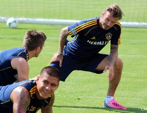 Beckham treina com os jogadores do Los Angeles Galaxy (Foto: Reprodução / Facebook)