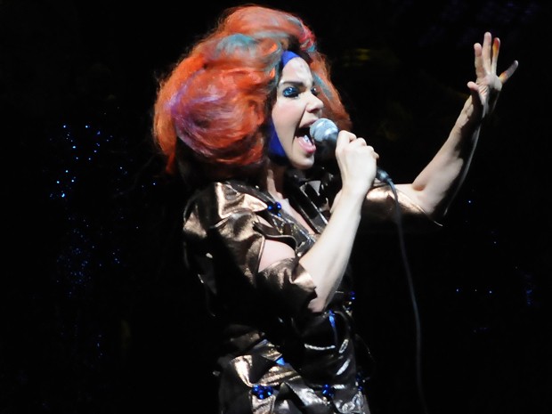 A islandesa Björk canta no Parque O'higgins, em Santiago, no Chile, no sábado (31). Ela canta no festival Sonár São Paulo, em maio (Foto: Claudio Santana/AFP) A islandesa Björk canta no Parque O'higgins, em Santiago, no Chile, no sábado (31). Ela canta no festival Sonár São Paulo, em maio (Foto: Claudio Santana/AFP)