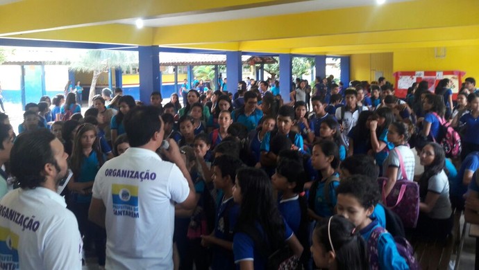 Alunos da escolas visitadas fizeram a festa ao receber a equipe do revezamento da Tocha em Santarém (Foto: Divulgação/Semjel)