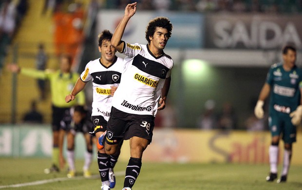 Bruno Mendes comemora gol do Botafogo contra o Figueirense (Foto: Ag. Estado)