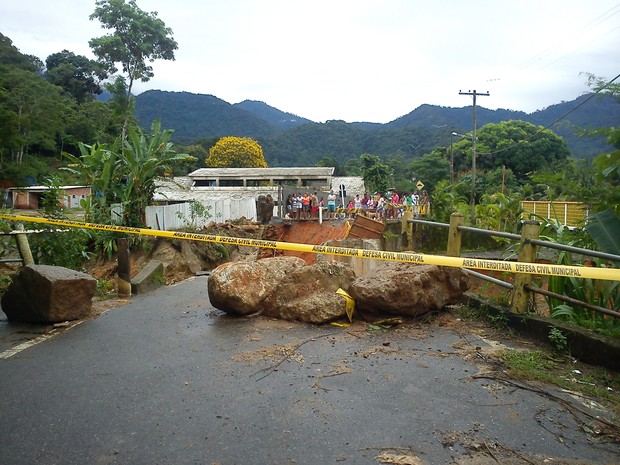 Ponte da Banqueta desabou em Angra dos Reis (Foto: Divulgação/ Defesa Civil)