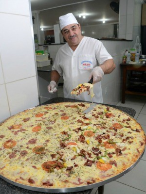 Pizza gigante (Foto: Ricardo Medeiros/ A Gazeta)