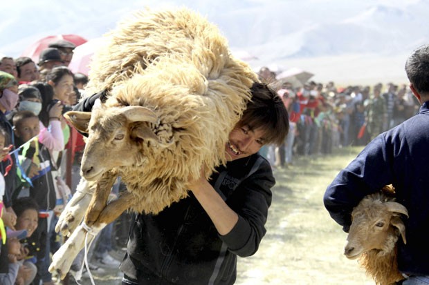 Competição fez parte da celebração da colheita (Foto: China Daily/Reuters)