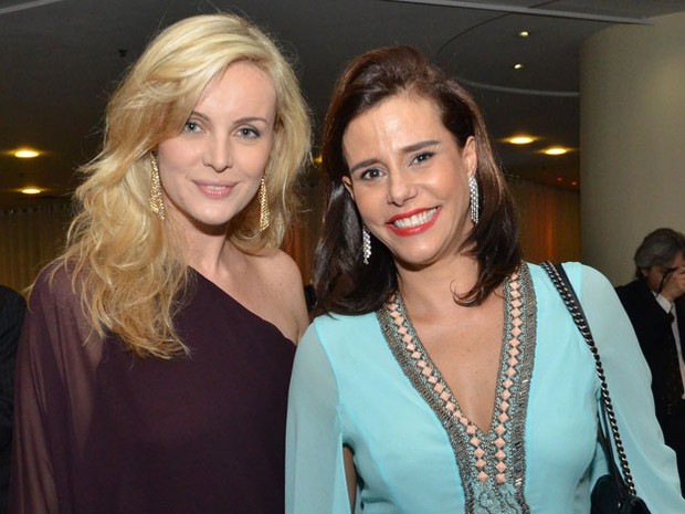 Monica Jablonska e Narcisa prestigia Vanessa da Mata em show beneficente (Foto: AgNews)
