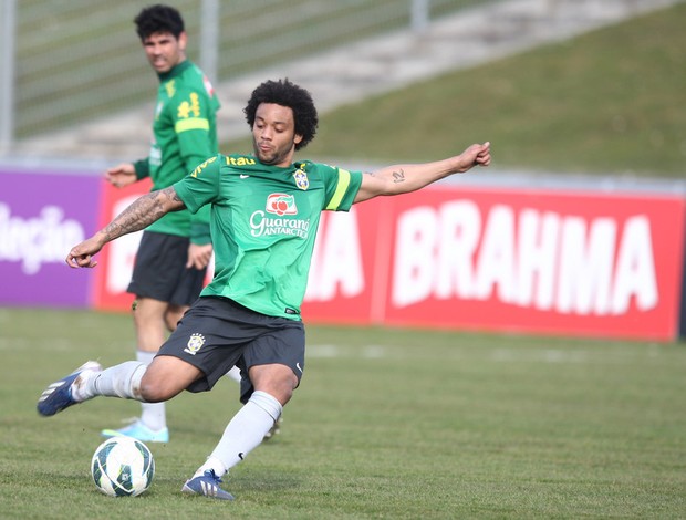 Marcelo em treino da Seleção (Foto: Mowa Press)