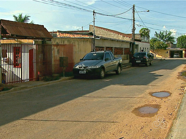 G1 Moradores reclamam que casas ficam alagadas após rua ser asfaltada