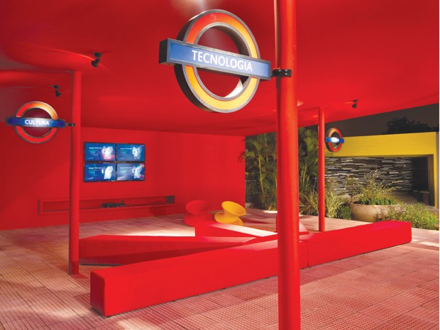 Pavilhão em homenagem ao Reino Unido lembra metrô de Londres (Foto: Clausem Bonifácio/Divulgação)