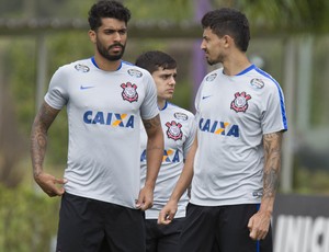 Oswaldo blinda Pedro Henrique, mas terá nova dupla de zaga em clássico