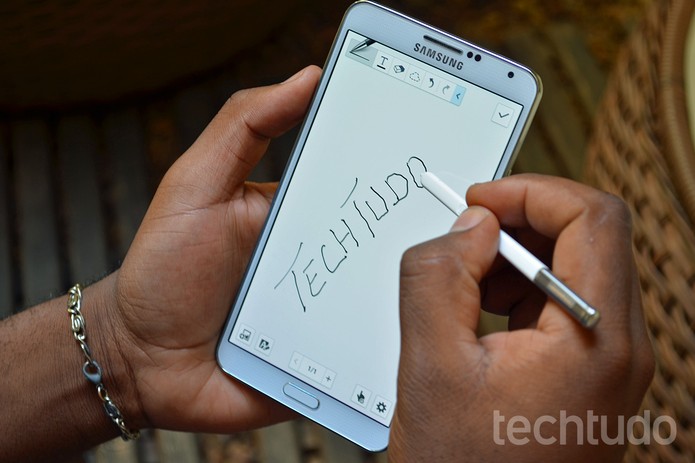Escrevendo com a S Pen no aplicativo de notas do Galaxy Note 3 (Foto: Luciana Maline / TechTudo) Escrevendo com a S Pen no aplicativo de notas do Galaxy Note 3 (Foto: Luciana Maline / TechTudo)