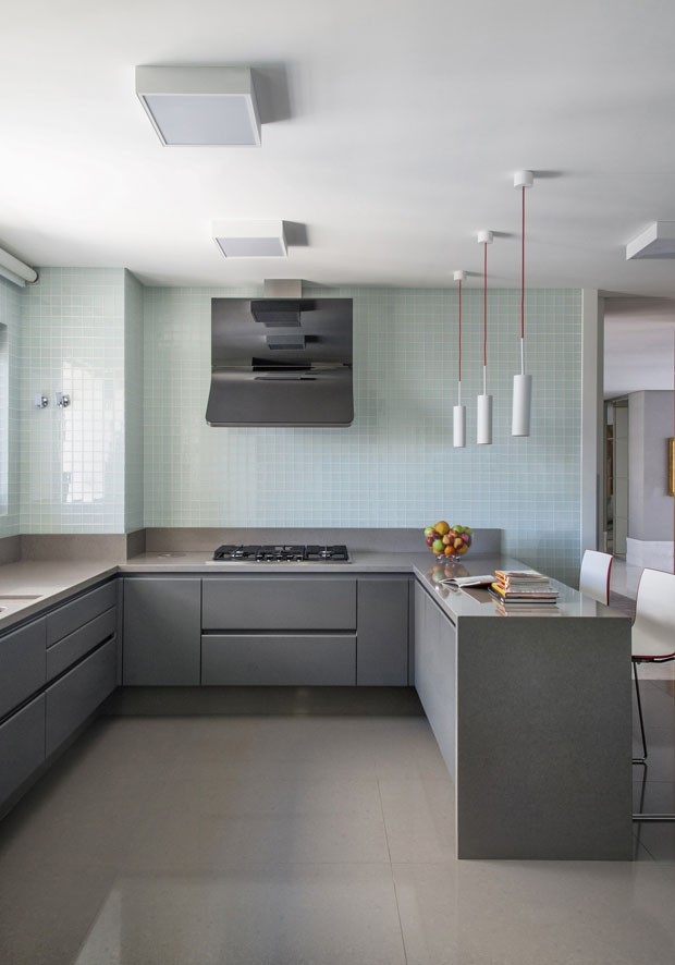 Cozinhas cinza: 13 ideias elegantes para usar na decoração casa ...