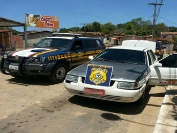 Táxi roubado em Aracaju é recuperado pela PRF em Socorro, SE (Foto: Divulgação/PRF-SE)